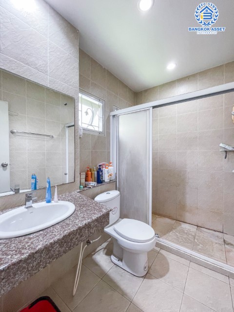 *****บ้านเดี่ยวมือสองย่านนนทบุรี ม.กาญจนาลักษณ์5 กาญจนาฯ เนื้อที่ 56 ตร.ว. ฟังก์ชันครบ 3 ห้องนอน 3 ห้องน้ำ 2 ที่จอดรถ บ้านเดี่ยวต่อเติมเต็ม พร้อมอยู่ บนทำเลคุณภาพ เชื่อมต่อถ.กาญจนาภิเษก ใกล้รถไฟฟ้าสายสีม่วง "สถานีตลาดบางใหญ่" และทางด่วน "ศรีรัช" ห้ามพลาด!